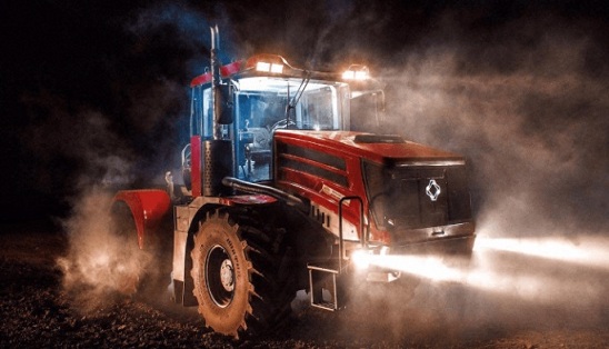 Петербургский тракторный завод отправил в Европу первые трактора новой модели