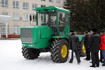 Курганские конструкторы разработали трактор с электромеханической трансмиссией для крупных фермерских хозяйств