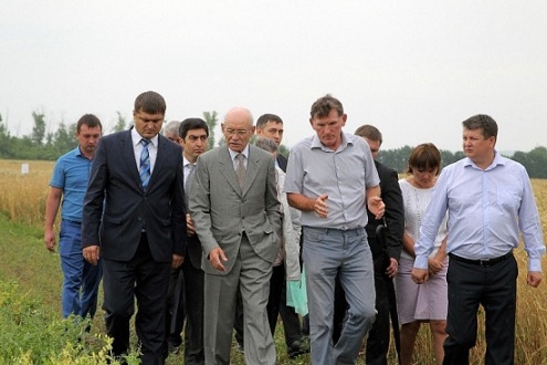 Глава Башкортостана посетил Чишминский селекционный центр 