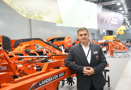 Асад Лапш,  генеральный директор  ООО «КУН ВОСТОК»: «Мы создаем будущее сельского хозяйства,  поэтому с маркой KUHN конкурировать сложно»