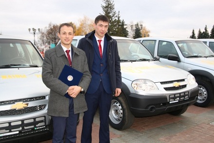 В Башкортостане лучшие комбайнеры вернулись домой из Уфы на призовых внедорожниках 