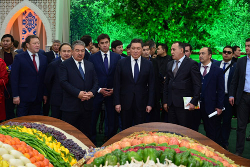 В Шымкенте прошел первый в истории двусторонних отношений  казахстанско-узбекский форум межрегионального сотрудничества