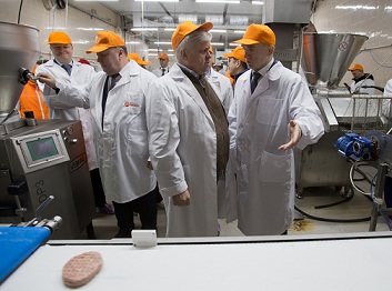 Губернатор Челябинской области посетил крупные предприятия по переработке сельхозпродукции в пригороде Челябинска
