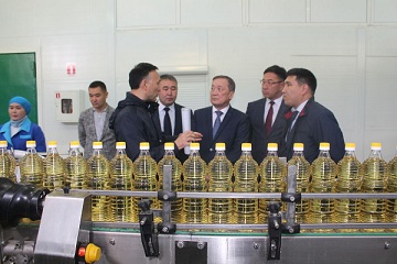Глава Минсельхоза Казахстана посетил маслозавод в ЗКО