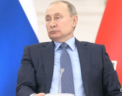 Путин поручил снизить энерготарифы для аграриев