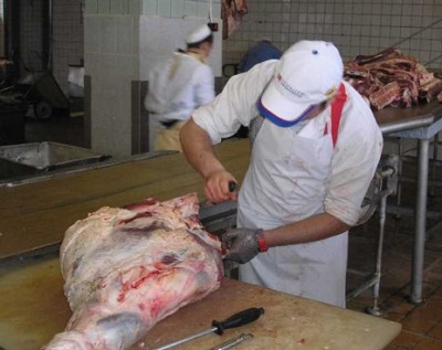 В Тюменской области выбран лучший обвальщик мяса