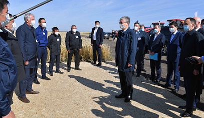 Президент Казахстана встретился с аграриями Костанайской области