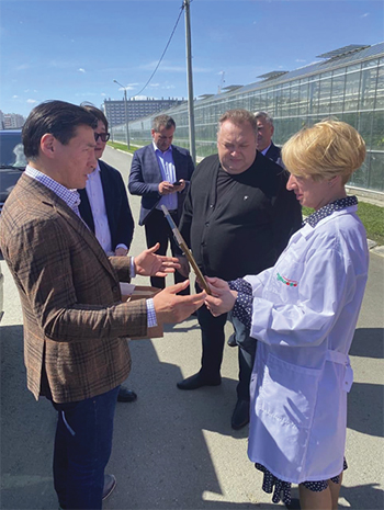 Глава Республики Калмыкия Бату Хасиков в рамках визита в Челябинскую область посетил агрокомплекс «Чурилово»
