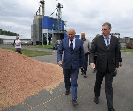 Омский губернатор оценил ход сезонных полевых работ