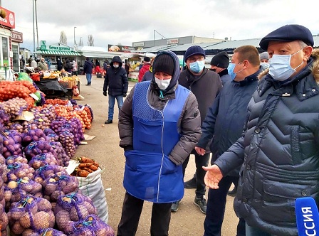 Саратовский губернатор посетил сельскохозяйственный рынок