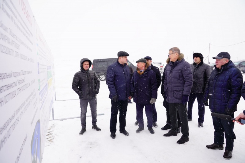 Глава Башкирии посетил стройплощадку молочной фермы