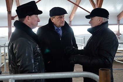 Глава Кировской области посетил строящийся животноводческий комплекс в Оричевском районе