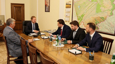 Губернатор Алтайского края провел встречу с главой Росагролизинга
