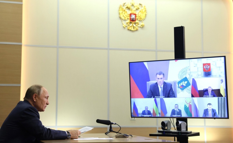 Путин провел совещание о ходе сезонных полевых работ
