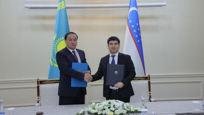 Казахстан и Узбекистан подписали программу сотрудничества